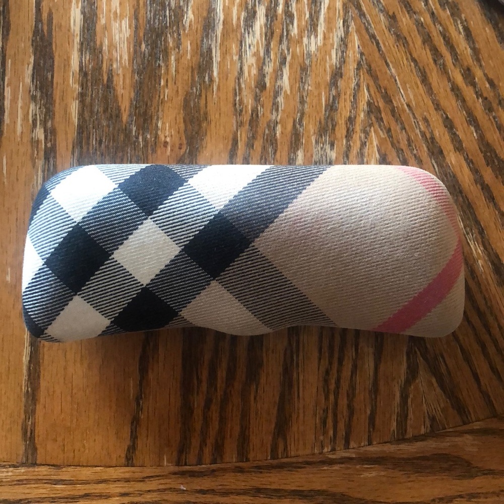 🤩Burberry Glasses Case